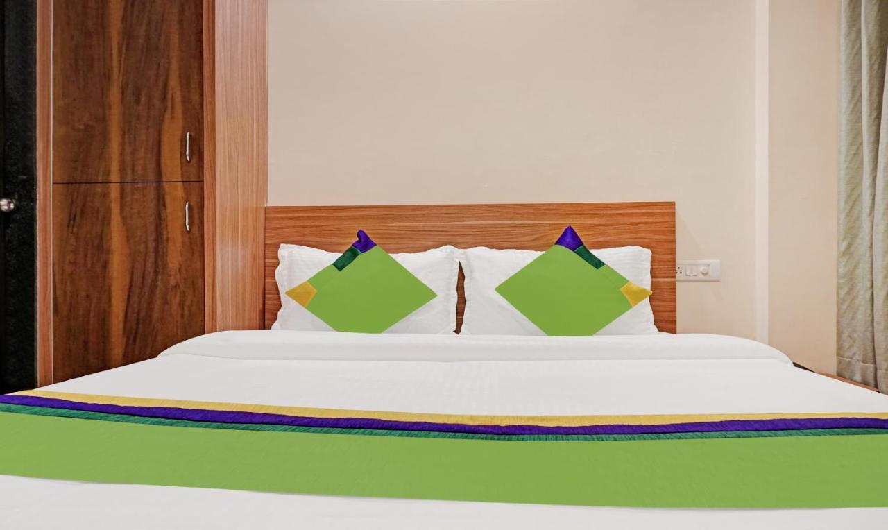 Treebo Trip Sai Krupa Hotel Пюн Екстериор снимка