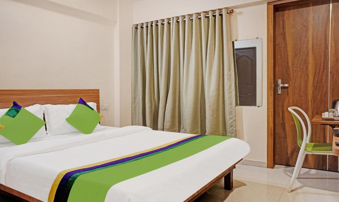 Treebo Trip Sai Krupa Hotel Пюн Екстериор снимка